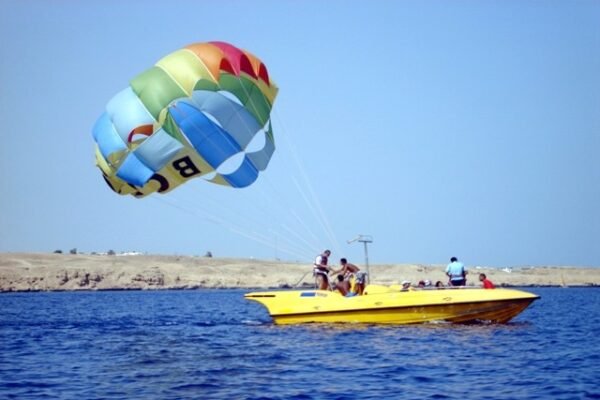 Parasailing adventure excursion - Image 2